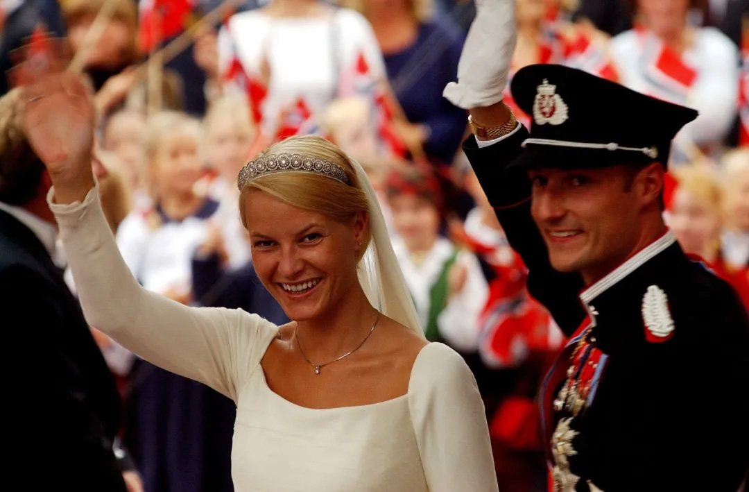 Natalia二婚嫁LV太子,水果娜,挪威王室,平民王妃,骊歌行,李一桐,许凯,辣目洋子,流金岁月,正青春