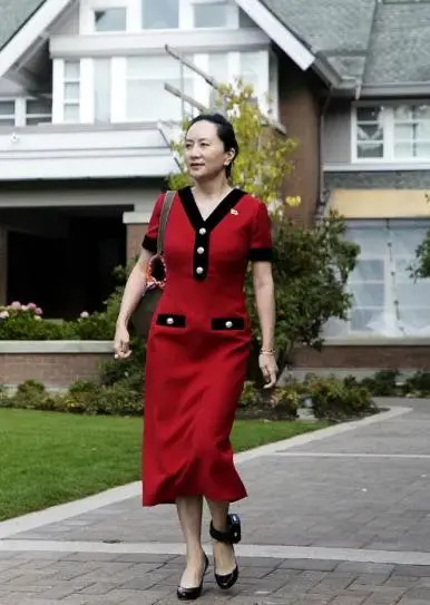 孟晚舟,孟晚舟职场女性穿搭,孟晚舟香奈儿同款,孟晚舟脚镣包,孟晚舟归国穿搭,孟晚舟大牌穿搭