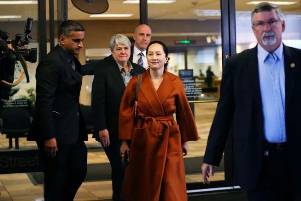 孟晚舟,孟晚舟职场女性穿搭,孟晚舟香奈儿同款,孟晚舟脚镣包,孟晚舟归国穿搭,孟晚舟大牌穿搭