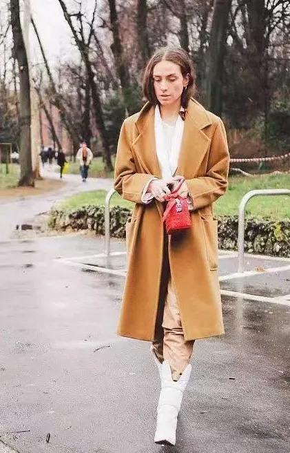 孟晚舟,孟晚舟职场女性穿搭,孟晚舟香奈儿同款,孟晚舟脚镣包,孟晚舟归国穿搭,孟晚舟大牌穿搭